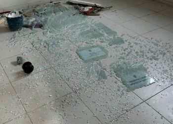Homem quebra porta de delegacia após ter pedido pra ser preso negado em São Mateus