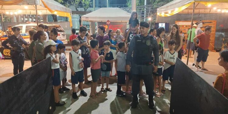 Polícia Militar promove exposição no Centro de Barra de São Francisco; veja como foi