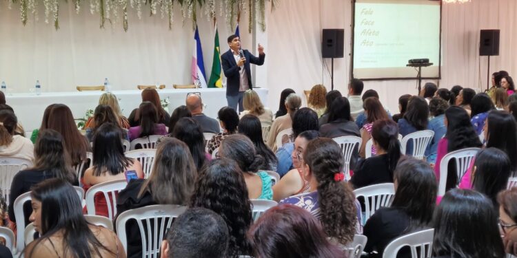 BSF: para abertura do segundo semestre, Semed promove palestra com 467 profissionais da educação