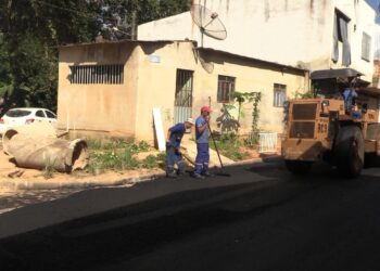 Prefeitura de Barra de São Francisco avança em obras de recapeamento e infraestrutura