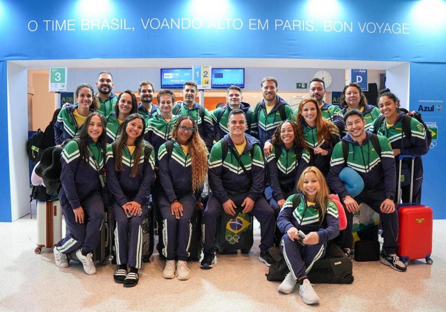 Equipe da ginástica artística embarcou para Paris com os uniformes de viagem da Riachuelo