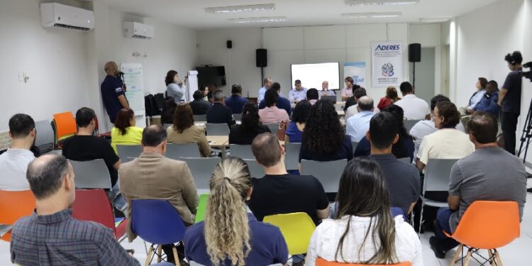 Aderes encerra por Cachoeiro debate sobre a Lei das micro e pequenas empresas no interior