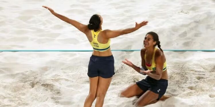 Brasil vai disputar o ouro no vôlei de praia feminino com Ana Patrícia e Duda
