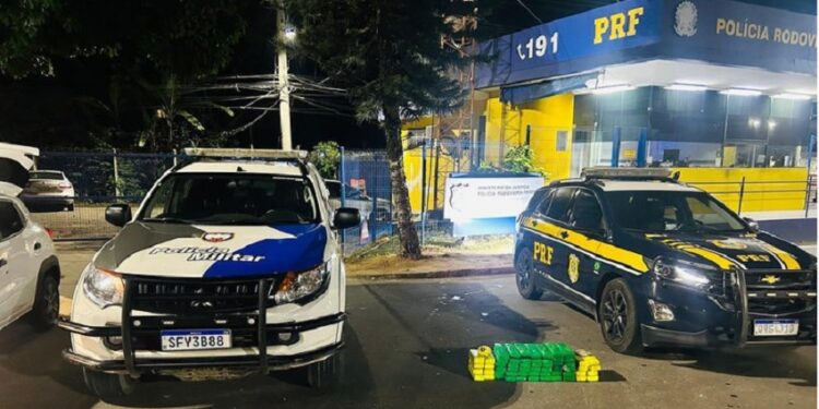 Força Tática da PM e PRF apreendem 50kg de maconha destinada a Guarapari