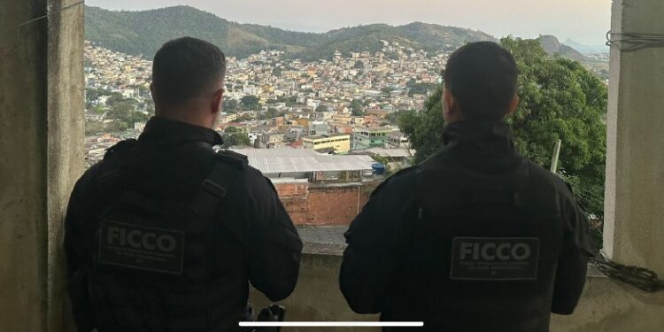 CAC do Rio de Janeiro abastece traficantes do PCV com armas poderosas