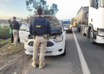 Carro roubado em Campos (RJ) e clonado é recuperado pela PRF