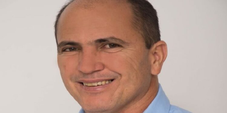 Firmino e Gustavo fazem reunião para tentar enfrentar Enivaldo nas eleições municipais Firmino e Gustavo fazem reunião para tentar enfrentar Enivaldo nas eleições municipais