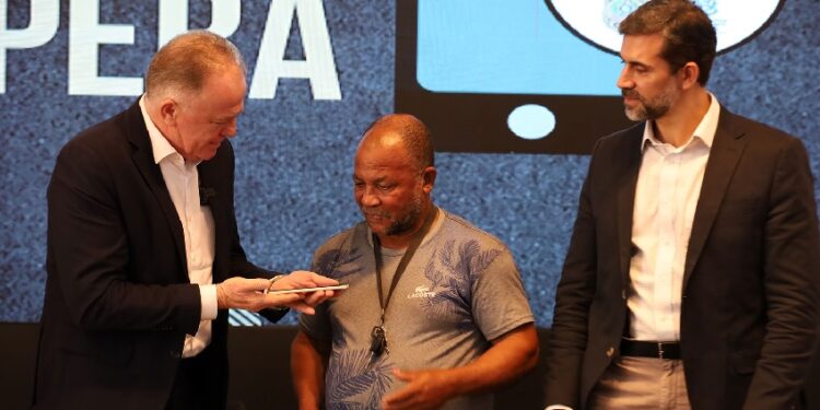 Estado começa a devolver telefones celulares recuperados pela Polícia