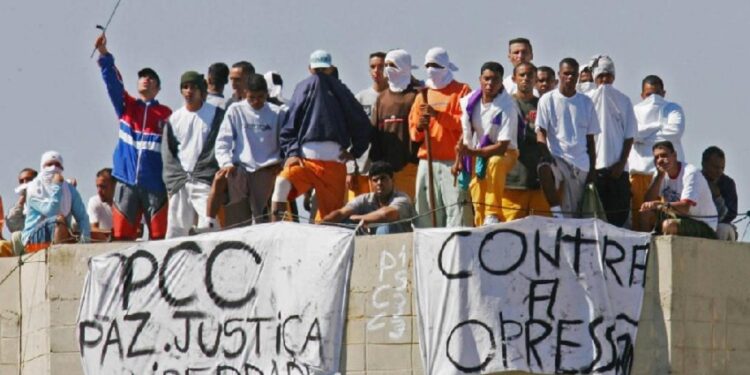 Como o PCC faz censo de seu “exército” para ocupar espaço e eliminar inimigos