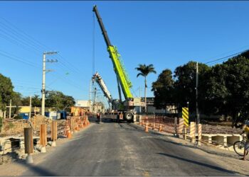 Verão com menos trânsito: ponte de Guriri recebe vigas de concreto e será entregue em setembro