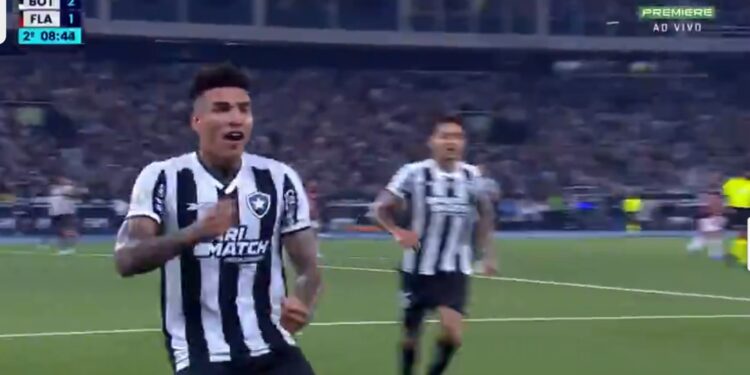 Podia ser pior: Botafogo enfia 4 a 1 no Flamengo e reassume a liderança Podia ser pior: Botafogo enfia 4 a 1 no Flamengo e reassume a liderança