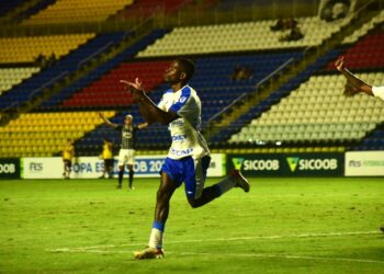 Vitória vence o clássico com o Rio Branco, de virada, e segue na liderança da Copa ES
