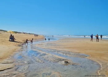 Morador em situação de rua é encontrado morto em orla da praia de Guriri, em São Mateus