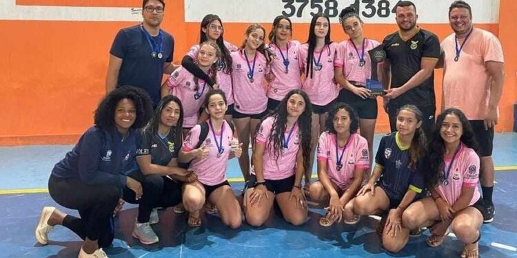 Equipes francisquenses conquistam o segundo lugar em campeonato de voleibol em Mantenopolis Equipes francisquenses conquistam o segundo lugar em campeonato de voleibol em Mantenopolis