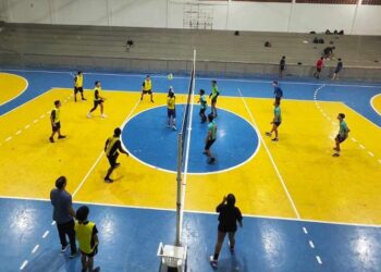 Projeto Fábrica de Sonhos realiza torneio da amizade de Voleibol na quadra do centro de Barra de São Francisco