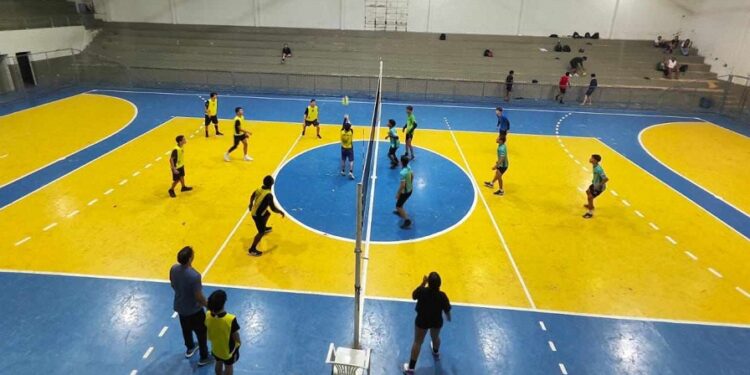 Projeto Fábrica de Sonhos realiza torneio da amizade de Voleibol na quadra do centro de Barra de São Francisco Projeto Fábrica de Sonhos realiza torneio da amizade de Voleibol na quadra do centro de Barra de São Francisco