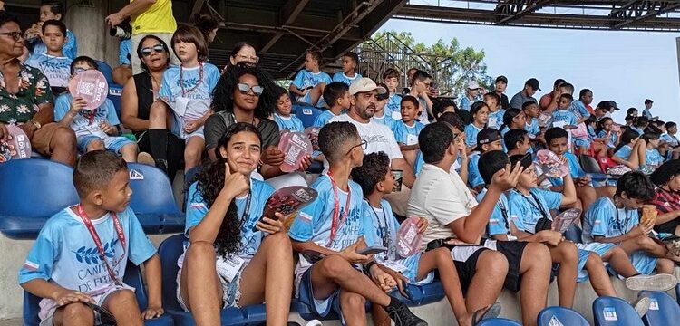 Alunos do Projeto Campeões de Futuro de Barra de São Francisco assistem Jogo das Estrelas em Cariacica Alunos do Projeto Campeões de Futuro de Barra de São Francisco assistem Jogo das Estrelas em Cariacica