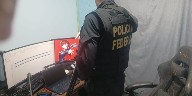 Técnico em informática preso em flagrante por distribuir pornografia infantil Técnico em informática preso em flagrante por distribuir pornografia infantil