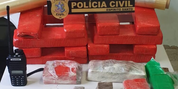 Policia ataca área do PCV, prende assassino e apreende 11kg de maconha