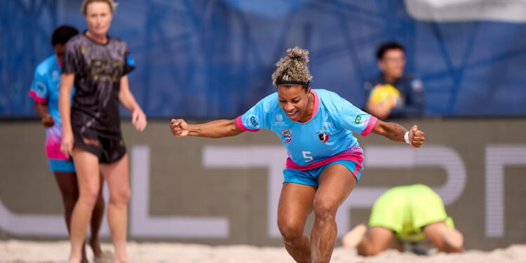 São Pedro goleia novamente e vira líder no Mundial de Clubes de beach soccer