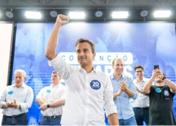 Pesquisa Futura: Lucas Scaramussa dispara na disputa em Linhares com 43,3% a 18,7% de Bruno