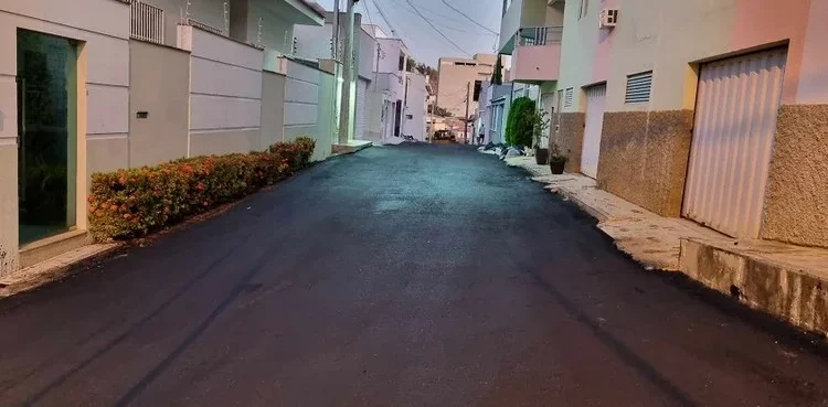 Ruas do Centro de Barra de São Francisco recebem pavimentação