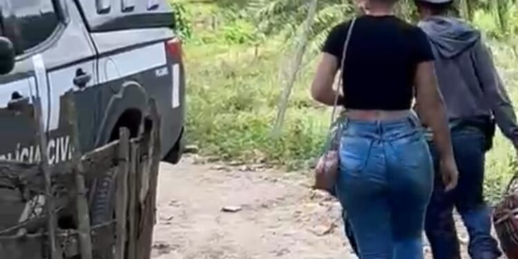 Polícia liberta na Bahia mulher sequestrada há 10 anos em Rio Bananal Polícia liberta na Bahia mulher sequestrada há 10 anos em Rio Bananal
