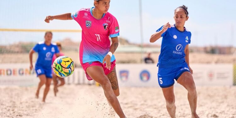 São Pedro goleia time de El Salvador na estreia do Mundial de clubes de beach soccer feminino