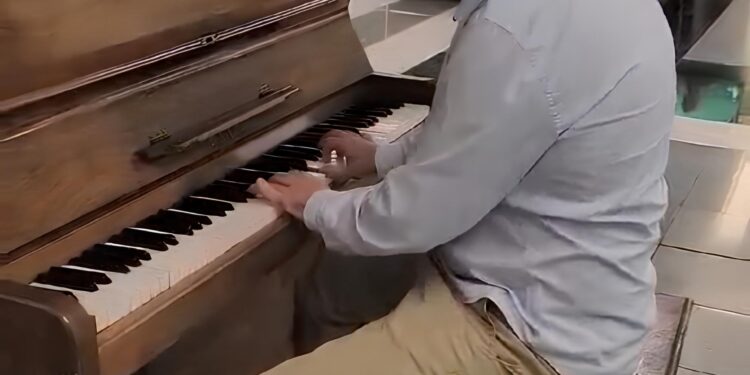 Remédio da alma: musicoterapia passa a fazer parte de “prescrição” médica em hospitais e piano ganha espaço nos corredores