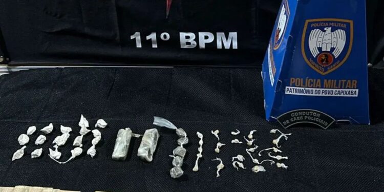 Polícia apreende drogas durante patrulhamento no bairro Colina, em Barra de São Francisco Polícia apreende drogas durante patrulhamento no bairro Colina, em Barra de São Francisco