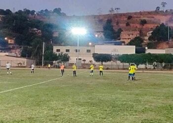 Prefeitura de Barra de São Francisco entrega iluminação do campo de futebol do Nova Barra