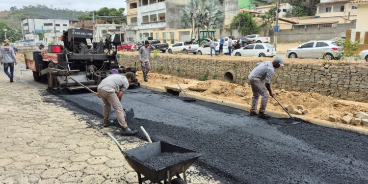 Avenida Beira-Rio recebe pavimentação asfáltica em Barra de São Francisco