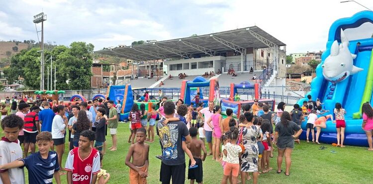 BSF: comemoração promovida pela prefeitura reuniu centenas de crianças no estádio municipal; veja as fotos BSF: comemoração promovida pela prefeitura reuniu centenas de crianças no estádio municipal; veja as fotos