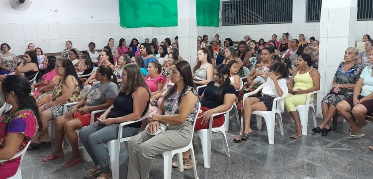 Prefeitura de Barra de São Francisco promove palestra sobre o Outubro Rosa para mulheres do bairro Vila Landinha