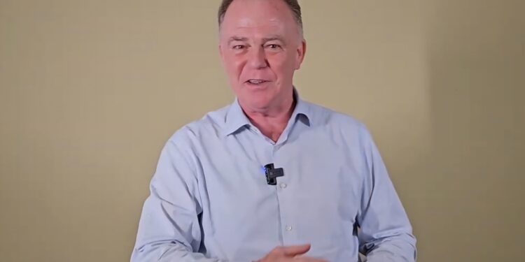 Casagrande pede voto em Enivaldo “para continuar a parceria” Casagrande pede voto em Enivaldo “para continuar a parceria”