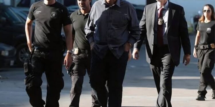 Saiba quem é o governador que já foi preso e se elegeu a prefeito de cidade de 28 mil habitantes 