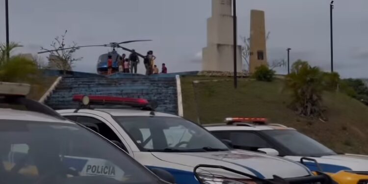 Presente de grego: advogada é  presa por tráfico no dia do aniversário do pai; até  helicóptero na operação. Veja vídeo…