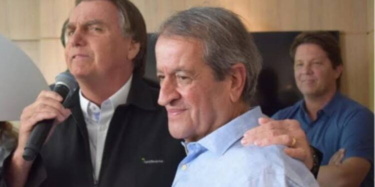 Sobre o balcão: PL quer trocar voto para a Mesa por anistia a Bolsonaro Sobre o balcão: PL quer trocar voto para a Mesa por anistia a Bolsonaro