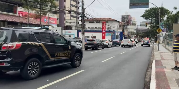 PF e Força Tática apreendem 28kg de drogas em bairro nobre da Grande Vitória