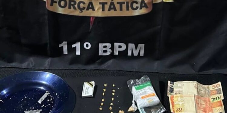 PM apreende menores fracionando crack em Barra de São Francisco