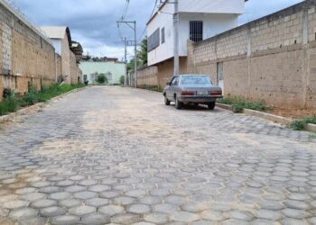 Novas ruas recebem calçamento no bairro Nova Barra em Barra de São Francisco
