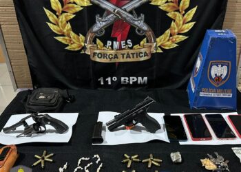 Força Tática apreende armas e drogas em operação contra organização criminosa em Barra de São Francisco