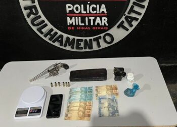 Polícia Militar prende jovem que aliciava caseiro de fazenda, em Mantena, a esconder drogas