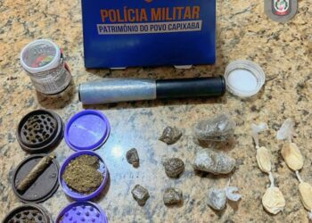 PM realiza apreensão de drogas durante patrulhamento no bairro Colina, em Barra de São Francisco