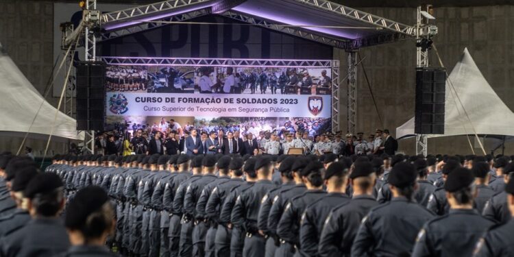 Governo do Estado realiza formatura de mais de 900 novos soldados da Polícia Militar
