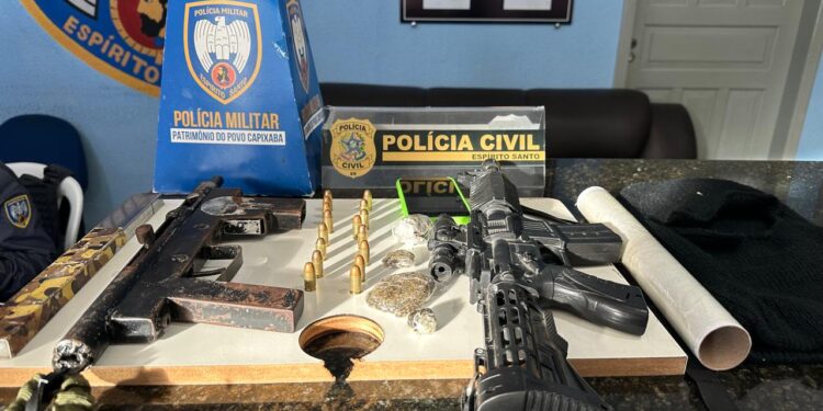 Águia Branca: três presos com drogas e arma em apartamento usado para tráfico Águia Branca: três presos com drogas e arma em apartamento usado para tráfico