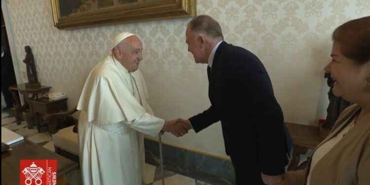 Casagrande recebido em audiência pelo Papa no Vaticano
