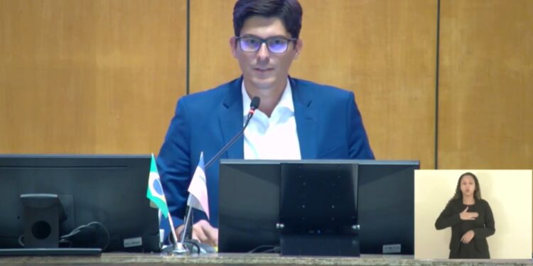 Deputado propõe proibir aparelhos eletrônicos em escolas públicas e privadas do ES Deputado propõe proibir aparelhos eletrônicos em escolas públicas e privadas do ES