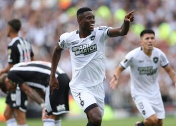 BOTAFOGO, SOB PRESSÃO, É CAMPEÃO DA LIBERTADORES