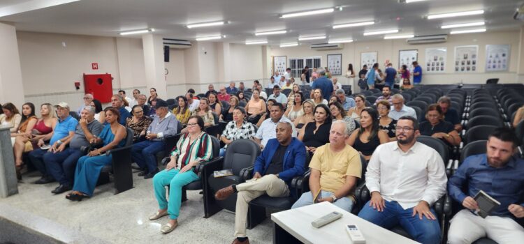 “O Obstinado”: biografia autorizada de Enivaldo dos Anjos é lançada em Barra de São Francisco